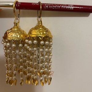 Golde with pearl earrings